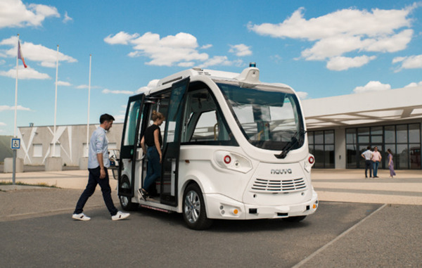 NECとマクニカ、南紀白浜空港で自動運転車両「EVO」の走行実験 ローカル5Gも活用 「MR空港体験」モニター参加者が乗車可能