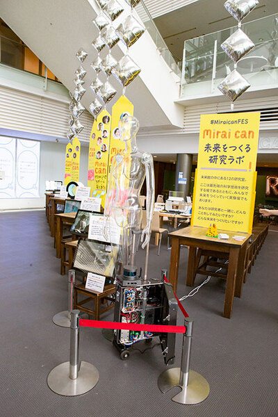 日本科学未来館で「AIスーツケース」を体験してきた　自動運転の最新技術で視覚障がい者の移動を支援　ネックスピーカーと連動