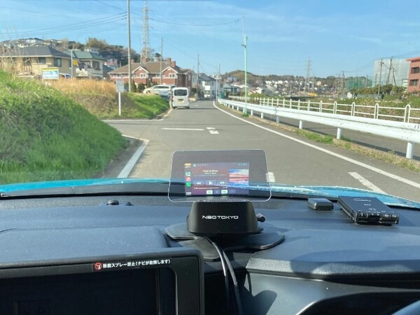 スマホをワイヤレス接続「CarPlay」「AndroidAuto」をフロント車載用ヘッドアップディスプレイで音声操作！