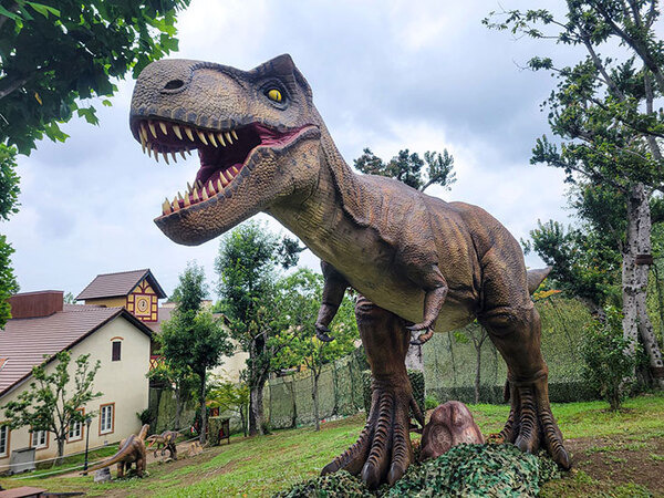 8mの巨大な動くティラノサウルスを大阪・ハーベストの丘が公開！博物館級の標本や触れる化石も展示 「恐竜アドベンチャーフォレスト」