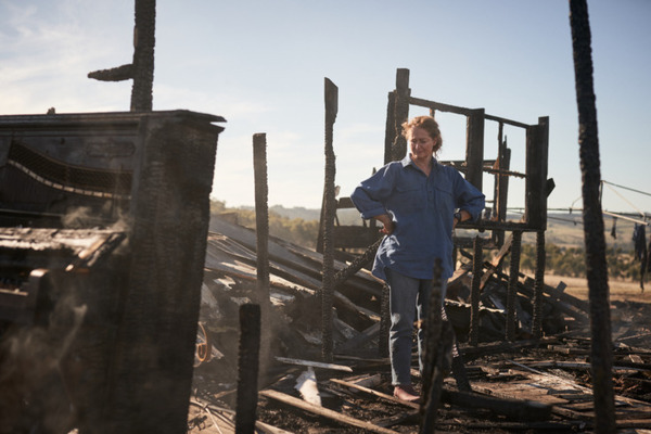 大規模森林火災の脅威を描く海外ドラマ『FIRES オーストラリアの黒い夏』配信開始！大迫力の爆炎シーン撮影の新技術「ドリームスクリーン」とは