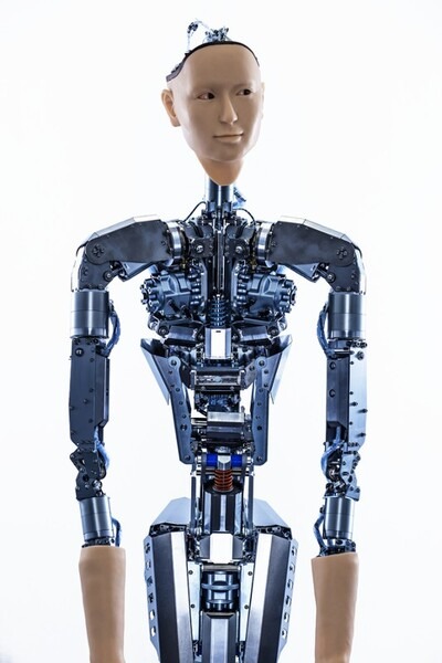 人工生命×アンドロイド「オルタ3」をミクシィが東京大学へ寄贈　テクノロジーを通じた文化芸術発展にまつわる研究促進に活用