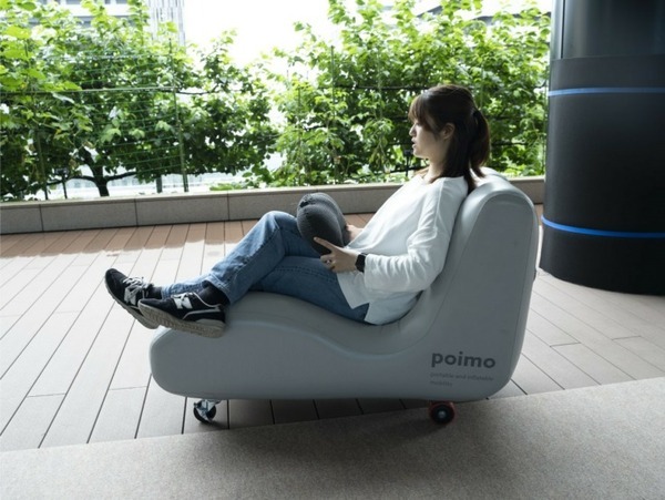 やわらかい乗り物「poimo」実用化に向けた試作機を開発　ふくらむ・たためる風船構造、直感的なクッション型コントローラ