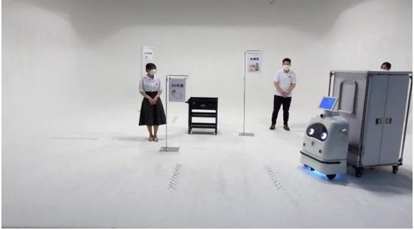 ZMPが病院向け自動搬送ロボ「デリロトラクター」のデモ動画を公開　用途に合わせてカート類を連携して自動運転