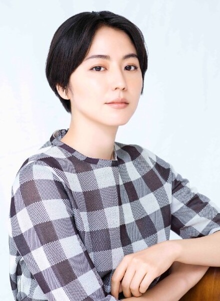 【動画】長澤まさみがアムロとシャアと共演「機動戦士ガンダム」連邦軍の採用官に!? 『コグナビ』新CMとメイキング動画を公開