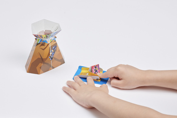 小型実証ロボット「エボルタNEOくん」が学習雑誌の付録や特集に3ヶ月連続で登場！ライトやすごろく、防災ハンドブックやシールなど