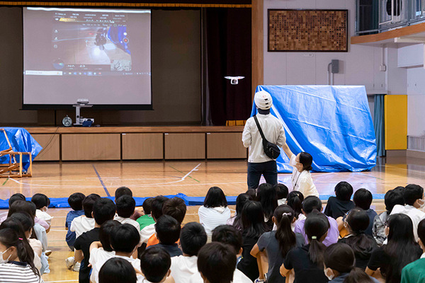 約150名の小学生が『ドローンを活用した防災教室』体験　パーソルがICT教育「テクノロジー×防災」の一環として開催　豊洲北小学校