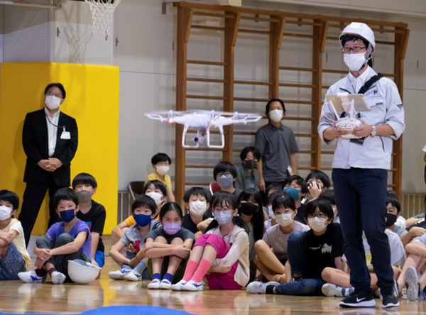 約150名の小学生が『ドローンを活用した防災教室』体験　パーソルがICT教育「テクノロジー×防災」の一環として開催　豊洲北小学校