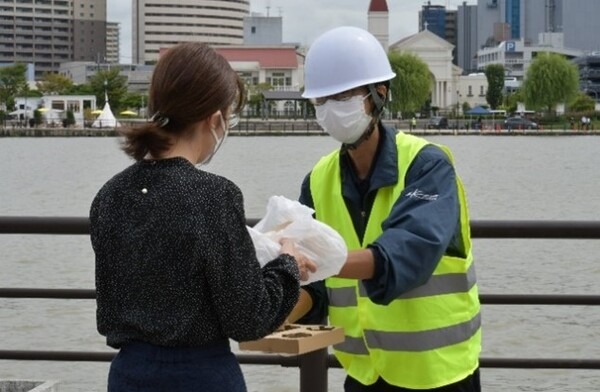 出前館で注文された各店舗の飲食物をドローンが配送 新潟市信濃川で10日間のテストマーケティングを実施