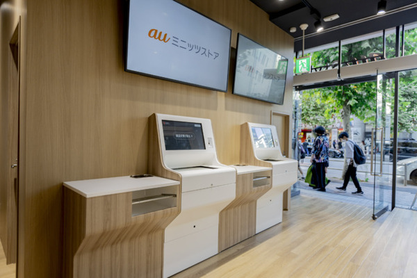 ロボットが自動でピッキングと袋詰め　ロボットコンビニ1号店「auミニッツストア 渋谷店」注文処理から受け渡しまで全作業を無人で