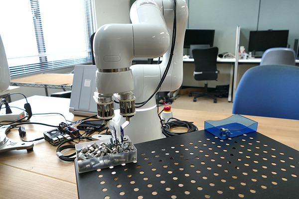 近接覚でロボットの進化を狙う「Thinker」創業　阪大・小山氏と元ATOUNメンバーがつかみとる未来は?