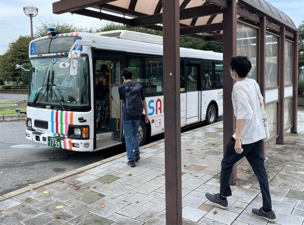 埼玉工業大学 ついに大型自動運転バスをスクールバスに導入 キャンパスと最寄り駅間1.6kmの公道を法定速度内で自動運転