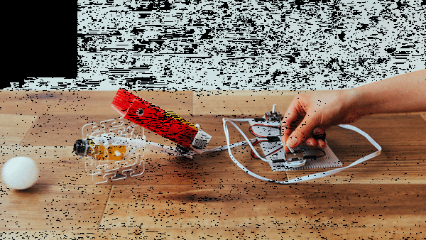 小学生ロボコン公式のロボット作りスターターキット「ユカイな乗りものロボットキット」 9月29日(木)に発売