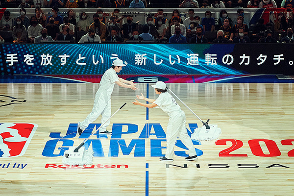 【速報】日産が自動運転支援技術「プロパイロット」を応用した「自動モップ」を開発　バスケットコートを華麗に清掃する動画を公開