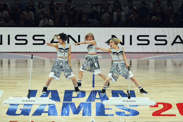 【速報】日産が自動運転支援技術「プロパイロット」を応用した「自動モップ」を開発　バスケットコートを華麗に清掃する動画を公開