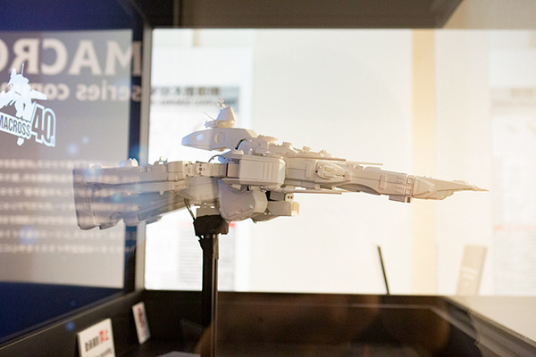「超時空要塞マクロス展」レポート　全長70cmマクロス戦艦からロボットへ変形デモ写真を公開、合計4,600回トラブルなし！2023年春に横浜で公開
