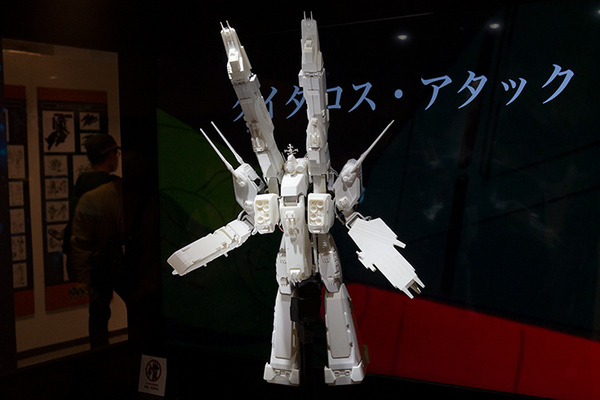 「超時空要塞マクロス展」レポート　全長70cmマクロス戦艦からロボットへ変形デモ写真を公開、合計4,600回トラブルなし！2023年春に横浜で公開