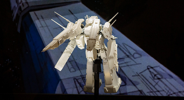 「超時空要塞マクロス展」レポート　全長70cmマクロス戦艦からロボットへ変形デモ写真を公開、合計4,600回トラブルなし！2023年春に横浜で公開