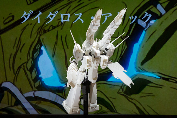 「超時空要塞マクロス展」レポート　全長70cmマクロス戦艦からロボットへ変形デモ写真を公開、合計4,600回トラブルなし！2023年春に横浜で公開