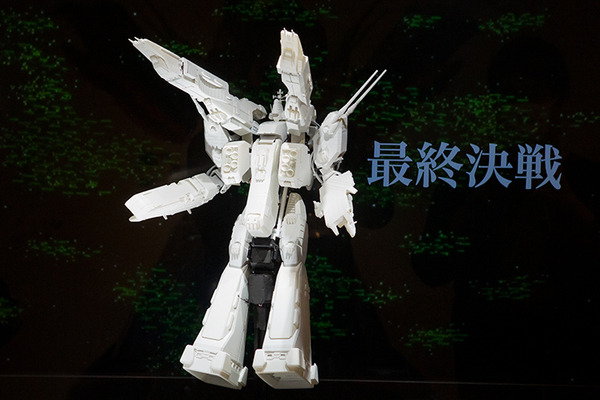 「超時空要塞マクロス展」レポート　全長70cmマクロス戦艦からロボットへ変形デモ写真を公開、合計4,600回トラブルなし！2023年春に横浜で公開