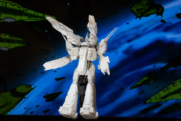 「超時空要塞マクロス展」レポート　全長70cmマクロス戦艦からロボットへ変形デモ写真を公開、合計4,600回トラブルなし！2023年春に横浜で公開
