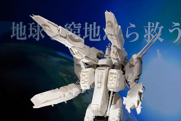 「超時空要塞マクロス展」レポート　全長70cmマクロス戦艦からロボットへ変形デモ写真を公開、合計4,600回トラブルなし！2023年春に横浜で公開