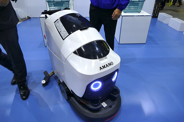 アマノとPreferred Robotics、自律移動小型床洗浄ロボット「HAPiiBOT」を発売　クラウド管理も可能に
