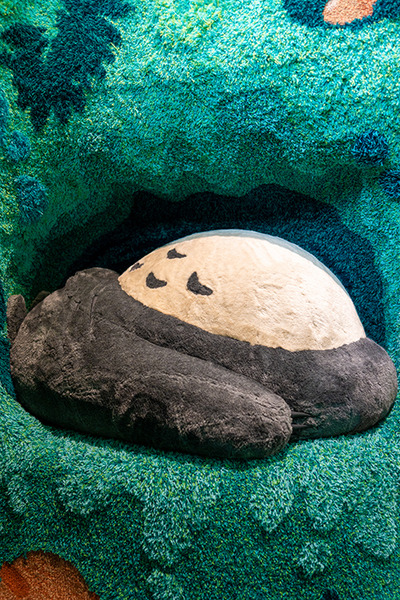 写真で見るジブリパーク【1】「ジブリパーク」開園！オープニングセレモニー開催 「ジブリの大倉庫」-ジブリがいっぱい