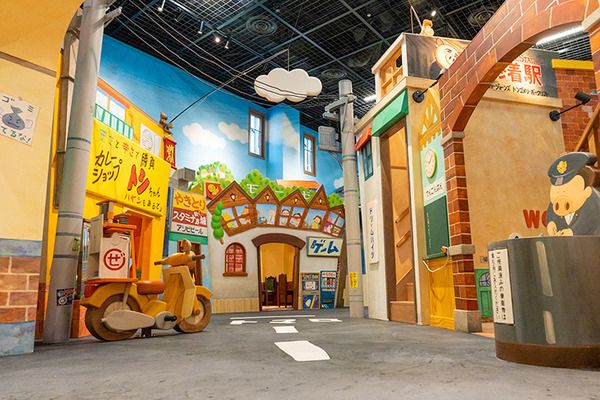 写真で見るジブリパーク【1】「ジブリパーク」開園！オープニングセレモニー開催 「ジブリの大倉庫」-ジブリがいっぱい