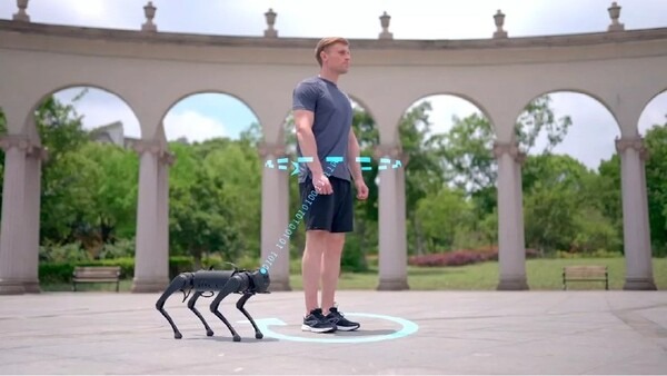 近未来ペットと一緒に過ごそう！散歩についてくるロボット犬「GeeDog Pro」ガジェットストアで販売開始　その特徴と価格は