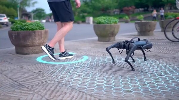 近未来ペットと一緒に過ごそう！散歩についてくるロボット犬「GeeDog Pro」ガジェットストアで販売開始　その特徴と価格は