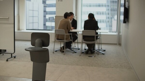 コクヨがテレプレゼンロボットのオリジナルモデル、オフィス専用「temi」検証開始　ハイブリッド会議でリモートワーカーの疎外感を解消