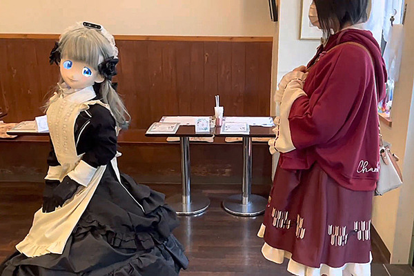 ましろプロジェクトが「メイドロボカフェ」公式動画を3本公開　102名全員の接客に成功「ましろカフェがある日常」