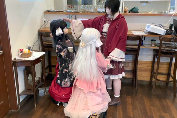ましろプロジェクトが「メイドロボカフェ」公式動画を3本公開　102名全員の接客に成功「ましろカフェがある日常」