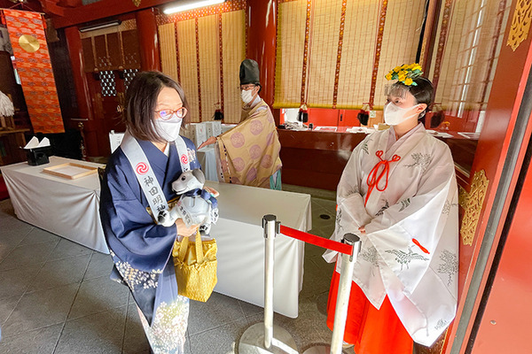 ソニー「アイボの七五三」を今年も神田明神で開催　約30体のaiboが揃って「二礼二拍手一礼」に挑戦！