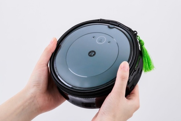 「ルンバ」そっくりなポーチが付属 アニバーサリーブック『iRobot ルンバ 20th Birthday BOOK』宝島社より発売