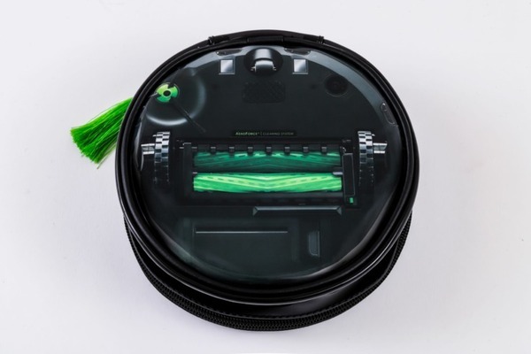 「ルンバ」そっくりなポーチが付属 アニバーサリーブック『iRobot ルンバ 20th Birthday BOOK』宝島社より発売