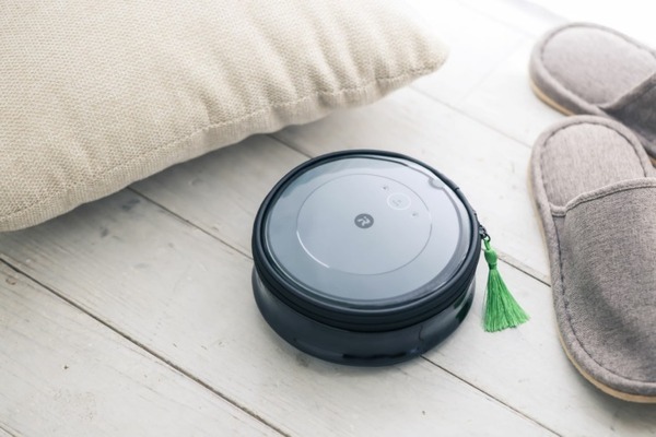 「ルンバ」そっくりなポーチが付属 アニバーサリーブック『iRobot ルンバ 20th Birthday BOOK』宝島社より発売