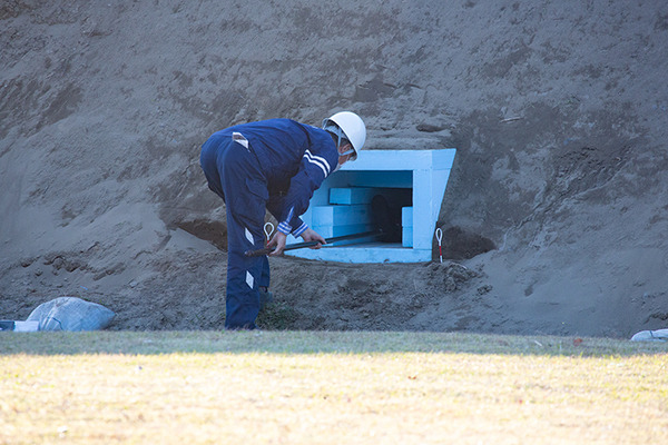 有線給電のドローン2機が連携して100時間連続飛行も　土砂やがれきの下の遭難者のスマホ位置の特定に成功　ソフトバンク、東工大、フタバ共同研究