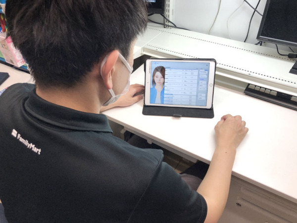 人型AI「レイチェル」ファミリーマート5,000店舗に導入 店長が必要とする最適な情報を提供