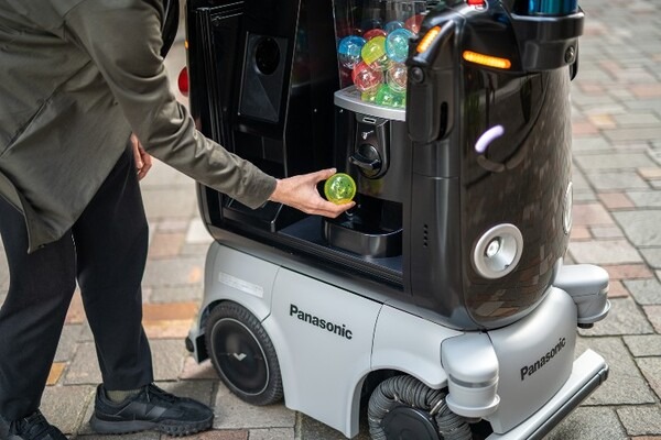【日本初】パナソニックが公道での完全遠隔監視・操作型自動搬送ロボット単独による販売実証実験を丸の内で実施