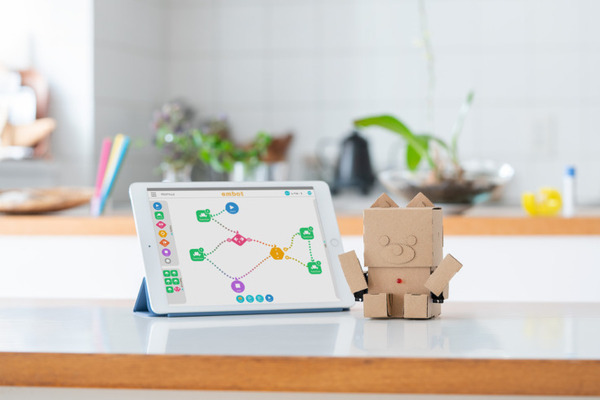「みらいいアカデミア」と「embot」が連携 オリジナル教材の開発、プログラミング教育イベントの共同開催へ