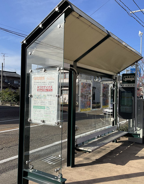 『太陽光発電設備＋蓄電池』で災害に強いスマートバス停を実現できるか 新潟県見附駅前・見附高校前で実証実験
