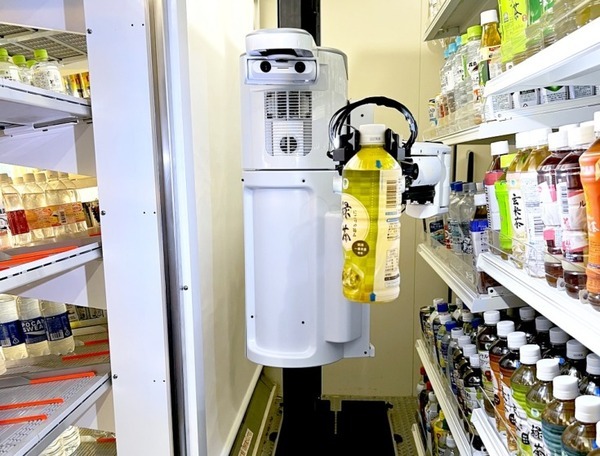 飲料補充AIロボット「ファミリーマート相鉄さがみ野駅店」に導入 店舗作業分析システムも導入し、店舗の省力化・効率化へ