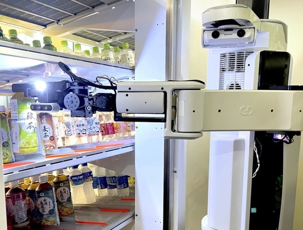 飲料補充AIロボット「ファミリーマート相鉄さがみ野駅店」に導入 店舗作業分析システムも導入し、店舗の省力化・効率化へ