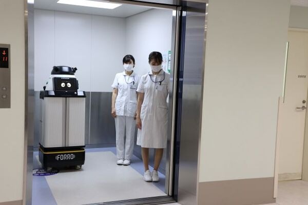 屋内配送向けサービスロボットによる病院内実証実験 フェーズ3はエレベータの連携を含む配送業務の自動化 藤田医大で開始