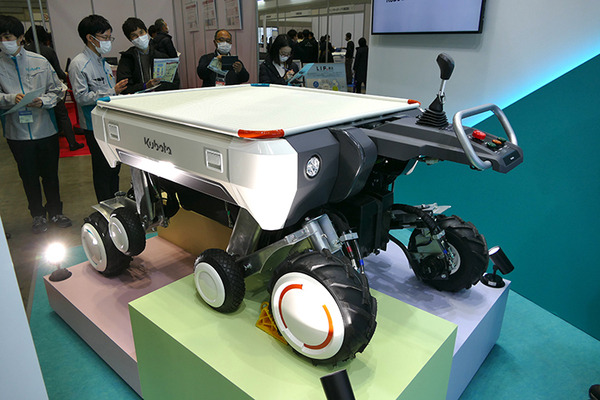 全地形対応走行ロボ、子育てロボ、柔剛切替できる特殊機構まで 「横浜ロボットワールド2022」