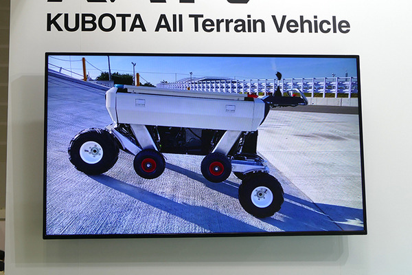 全地形対応走行ロボ、子育てロボ、柔剛切替できる特殊機構まで 「横浜ロボットワールド2022」