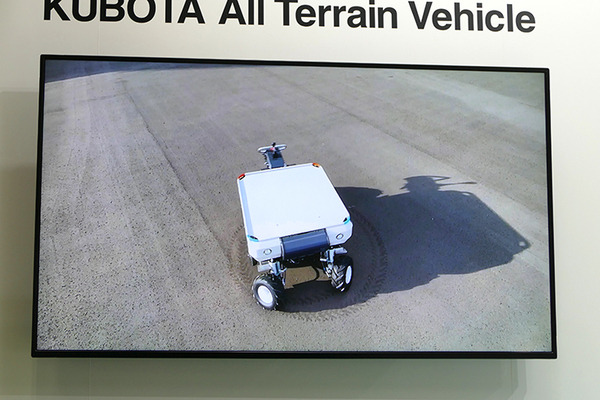 全地形対応走行ロボ、子育てロボ、柔剛切替できる特殊機構まで 「横浜ロボットワールド2022」
