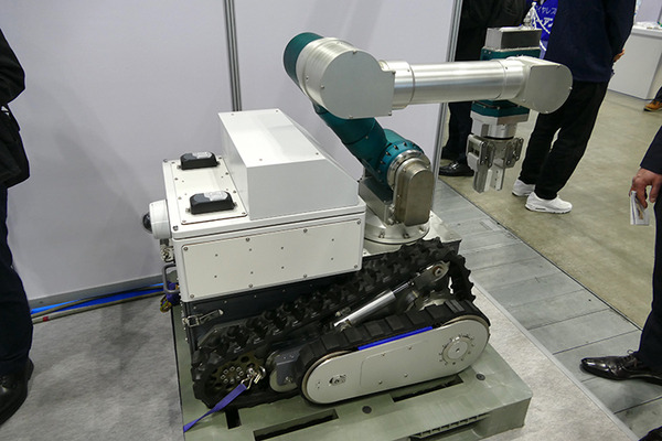 全地形対応走行ロボ、子育てロボ、柔剛切替できる特殊機構まで 「横浜ロボットワールド2022」